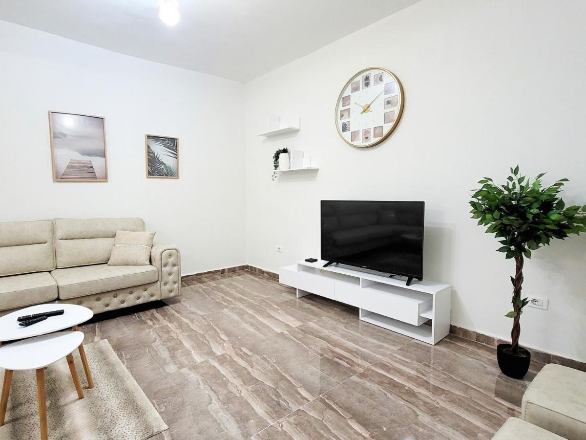 One-Bedroom Gem By The Square Tiranë Ngoại thất bức ảnh