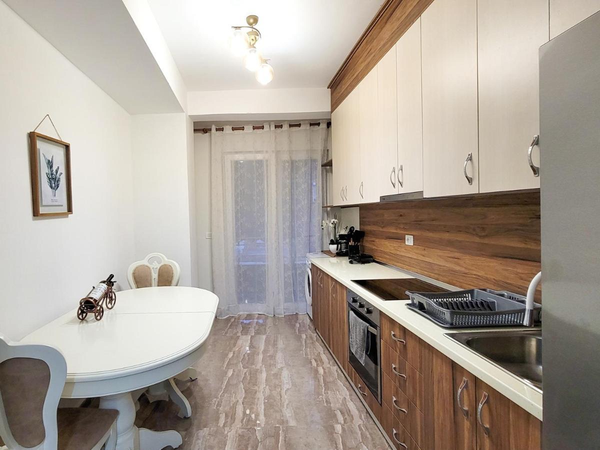 One-Bedroom Gem By The Square Tiranë Ngoại thất bức ảnh
