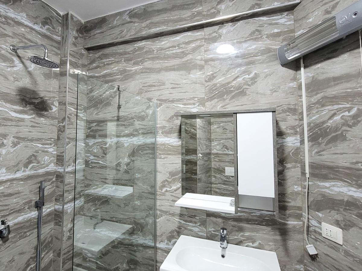 One-Bedroom Gem By The Square Tiranë Ngoại thất bức ảnh
