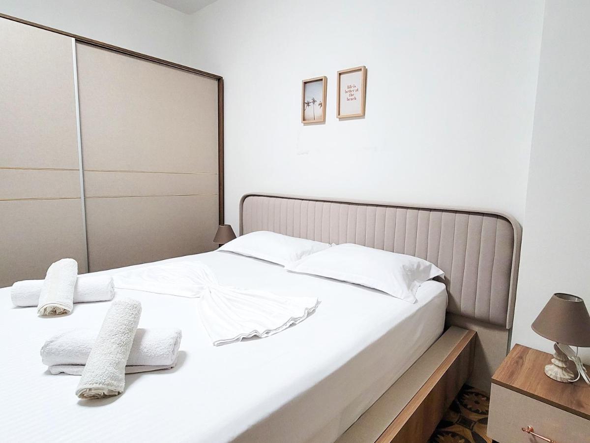 One-Bedroom Gem By The Square Tiranë Ngoại thất bức ảnh