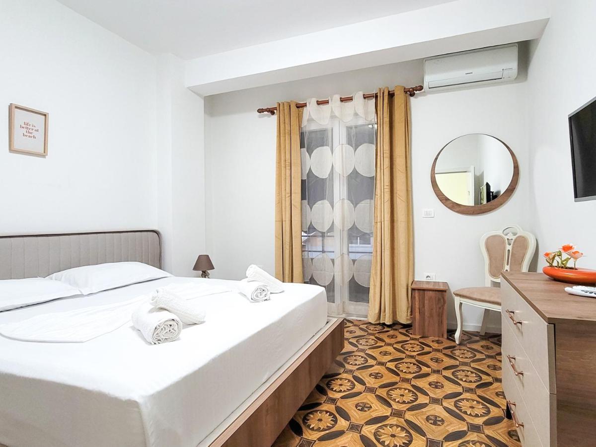One-Bedroom Gem By The Square Tiranë Ngoại thất bức ảnh