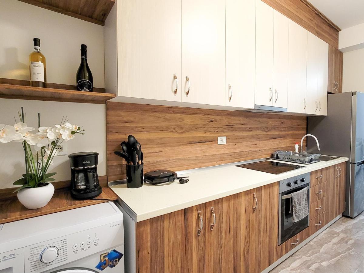 One-Bedroom Gem By The Square Tiranë Ngoại thất bức ảnh