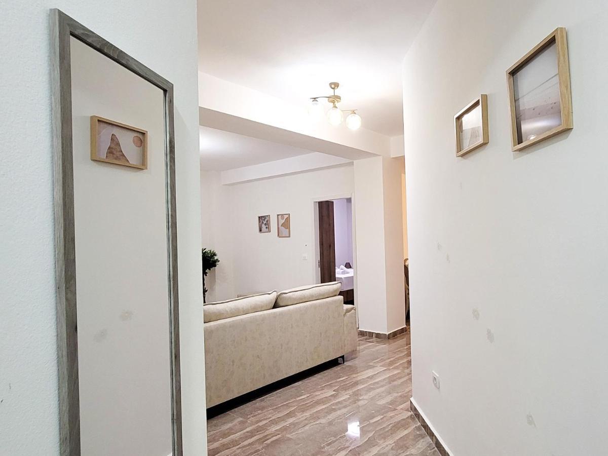 One-Bedroom Gem By The Square Tiranë Ngoại thất bức ảnh