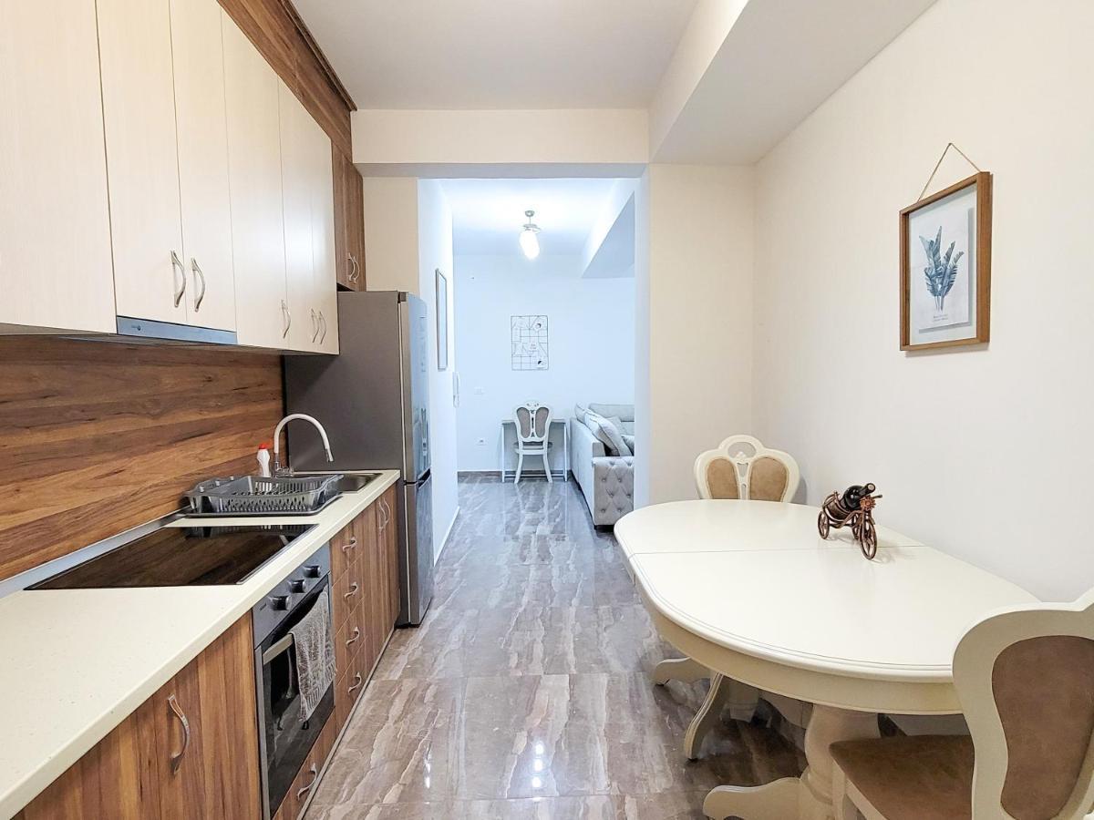 One-Bedroom Gem By The Square Tiranë Ngoại thất bức ảnh