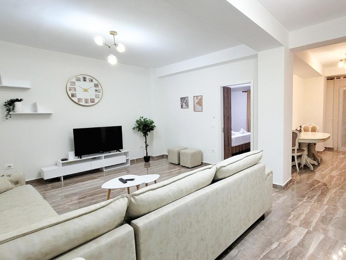 One-Bedroom Gem By The Square Tiranë Ngoại thất bức ảnh