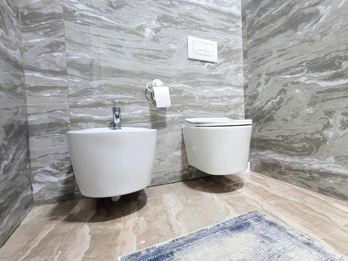 One-Bedroom Gem By The Square Tiranë Ngoại thất bức ảnh